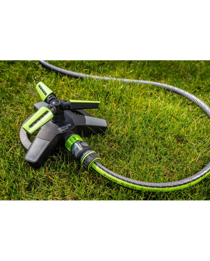 Zraszacz obrotowy trójramienny na podstawie - efektywne nawadnianie